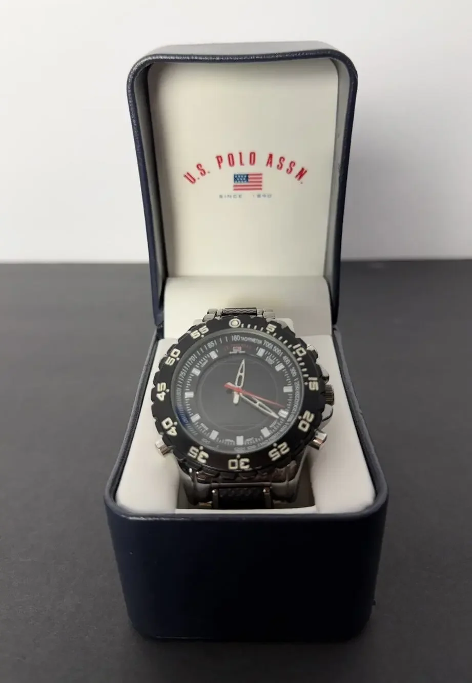MEN'S US POLO ASSN ANALOG Watch US8161 Silver / black Band. Needs Battery